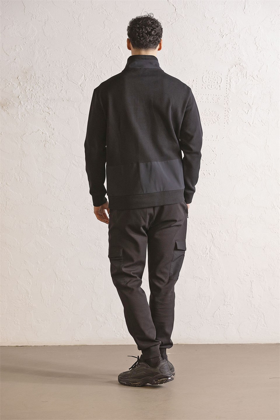 Dik Yaka Garni Detaylı Erkek Sweatshirt
