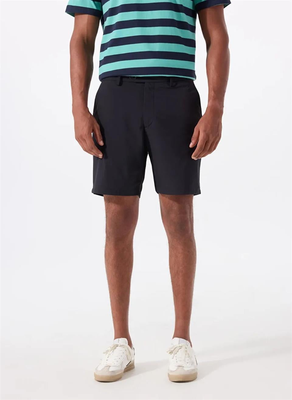 Düğme Kapamalı Technic Kumaşlı Erkek Şort