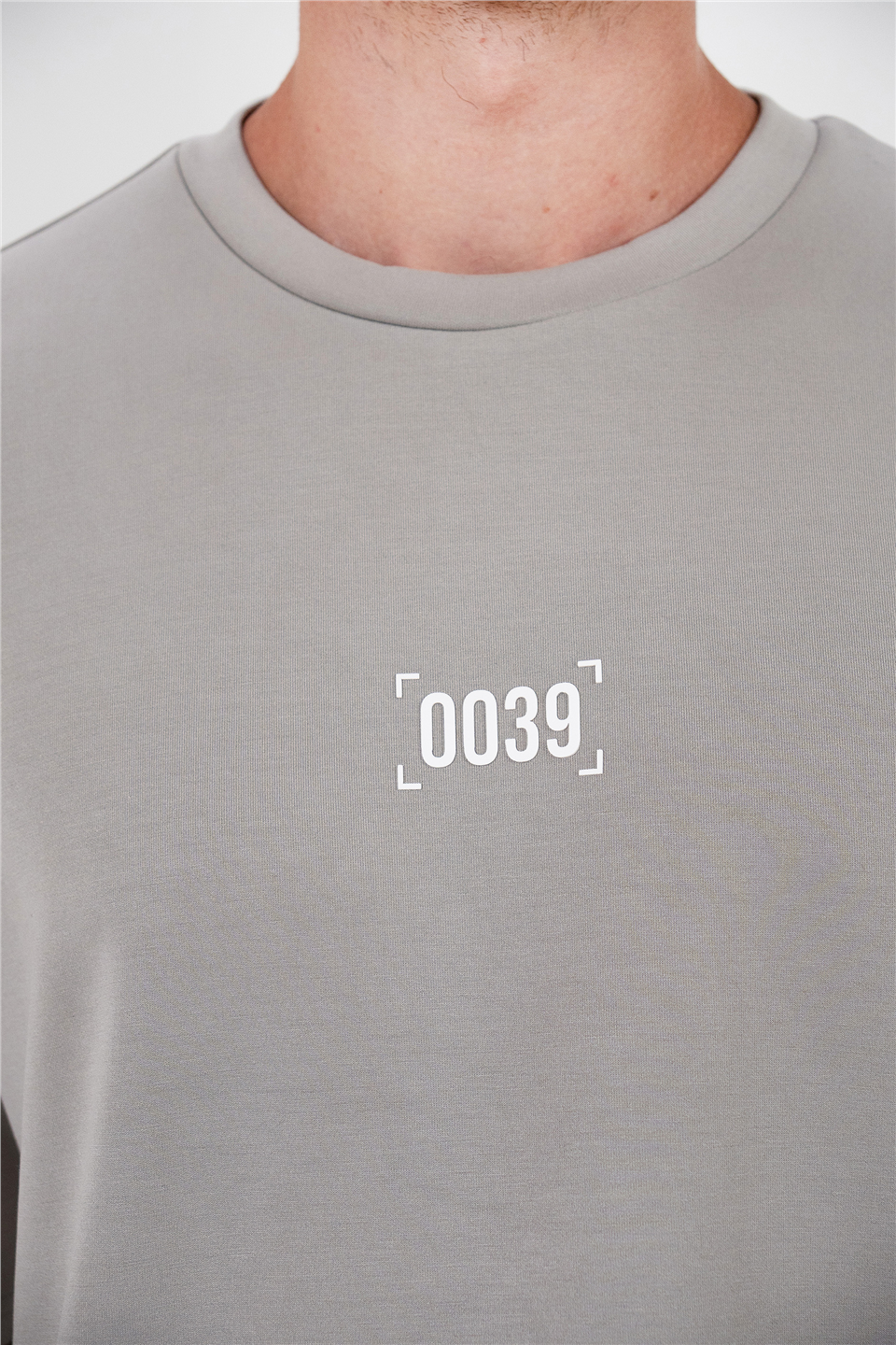 Bisiklet Yaka Etek Ucu Garni Detaylı Erkek T-shirt