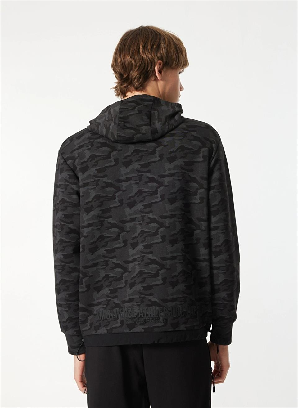 Kapişonlu Göğsü Fermuar ve Garni Detaylı Kamuflaj Sweatshirt