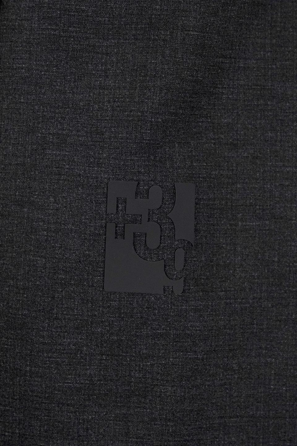 Kapüşon Yaka Önü Cep Detaylı Slim Fit Erkek Sweatshirt