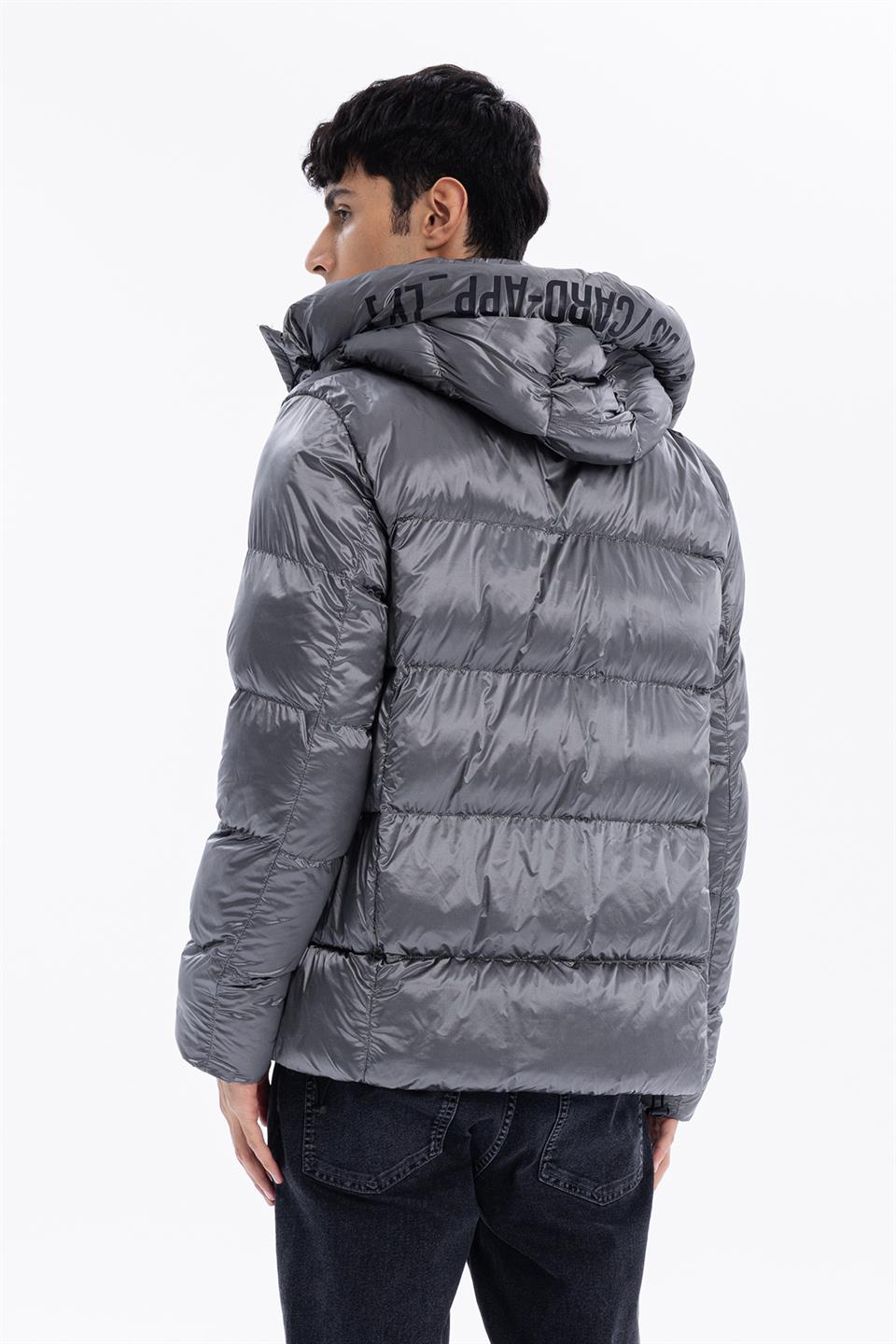 Kapüşonlu Cepleri Fermuarlı Kol Ucu Trikolu Erkek Mont