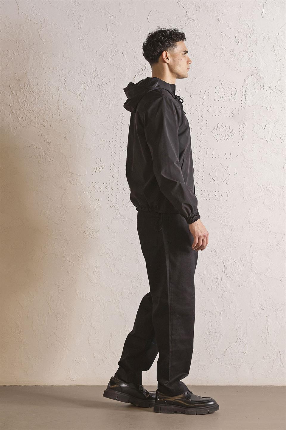 Kapüşonlu Göğsü Flexi Baskılı Erkek Mont