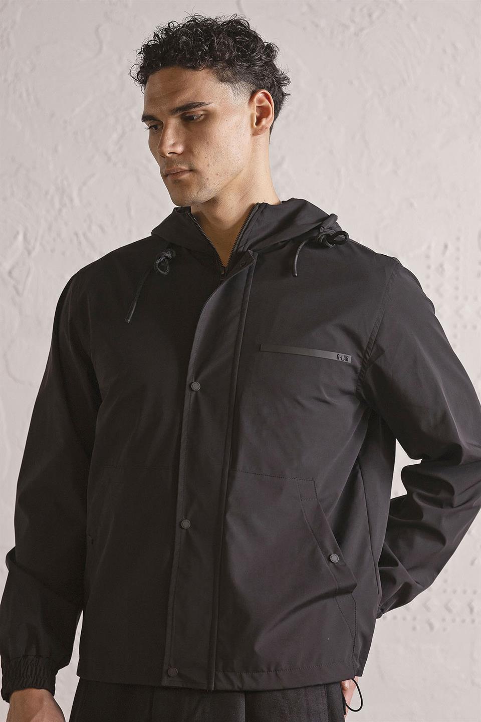 Kapüşonlu Göğsü Flexi Baskılı Erkek Mont