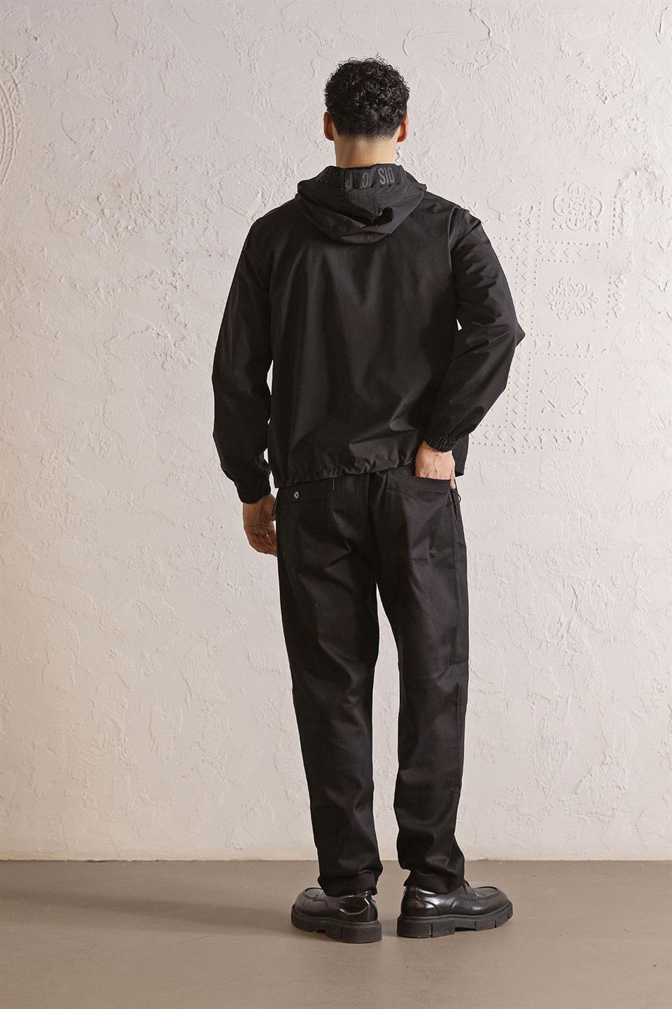 Kapüşonlu Göğsü Flexi Baskılı Erkek Mont