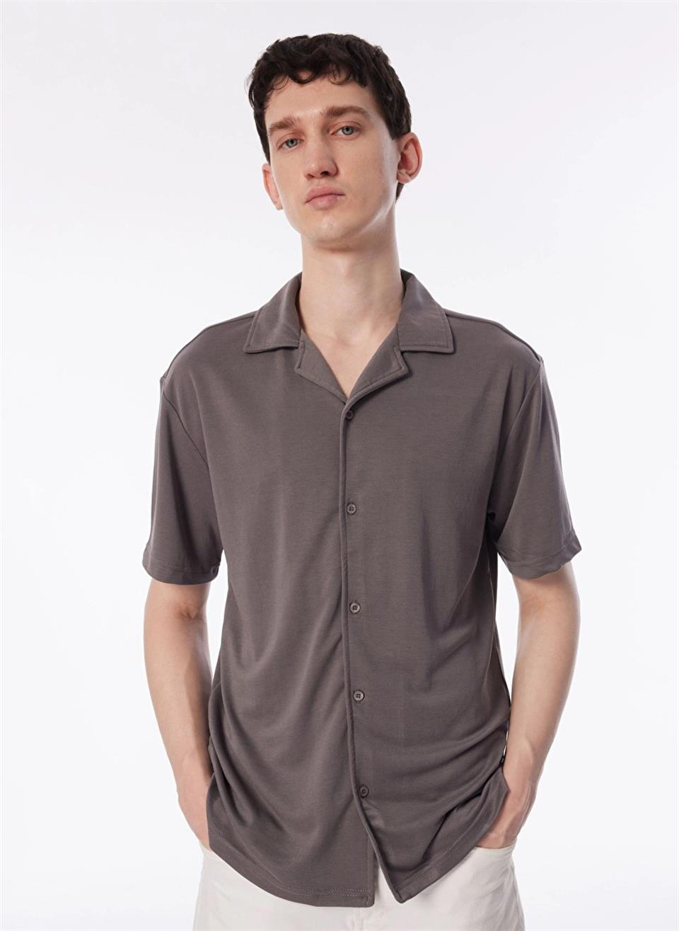 Kısa Kollu Apaj Yaka Slim Fit Örme Erkek Gömlek