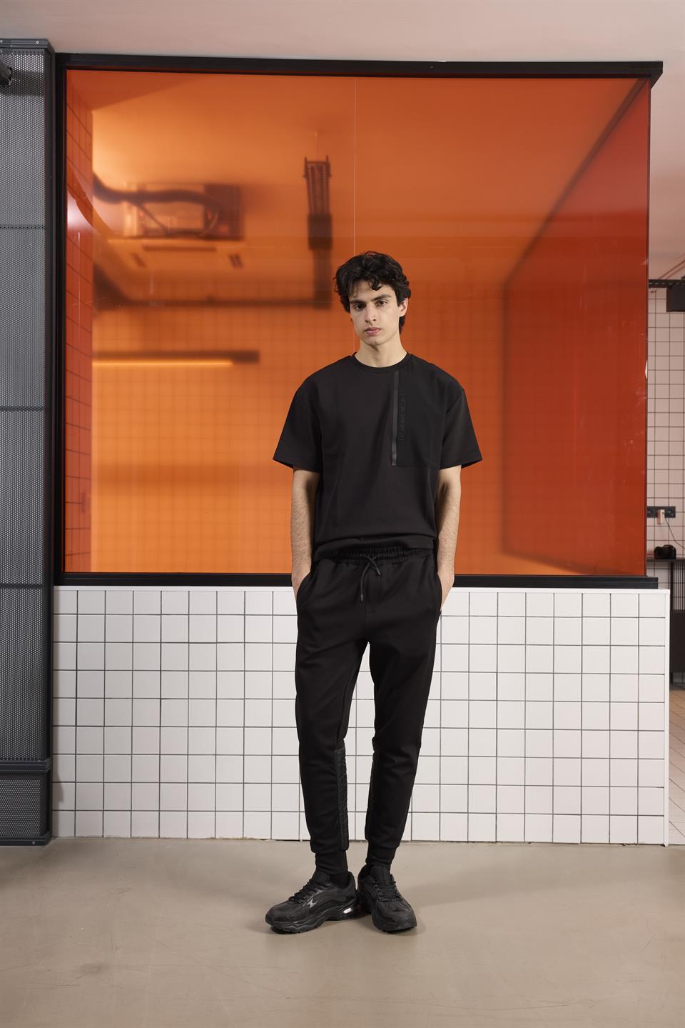 Şerit Detaylı Arka Paça Kapitone Tasarımlı Erkek Eşofman