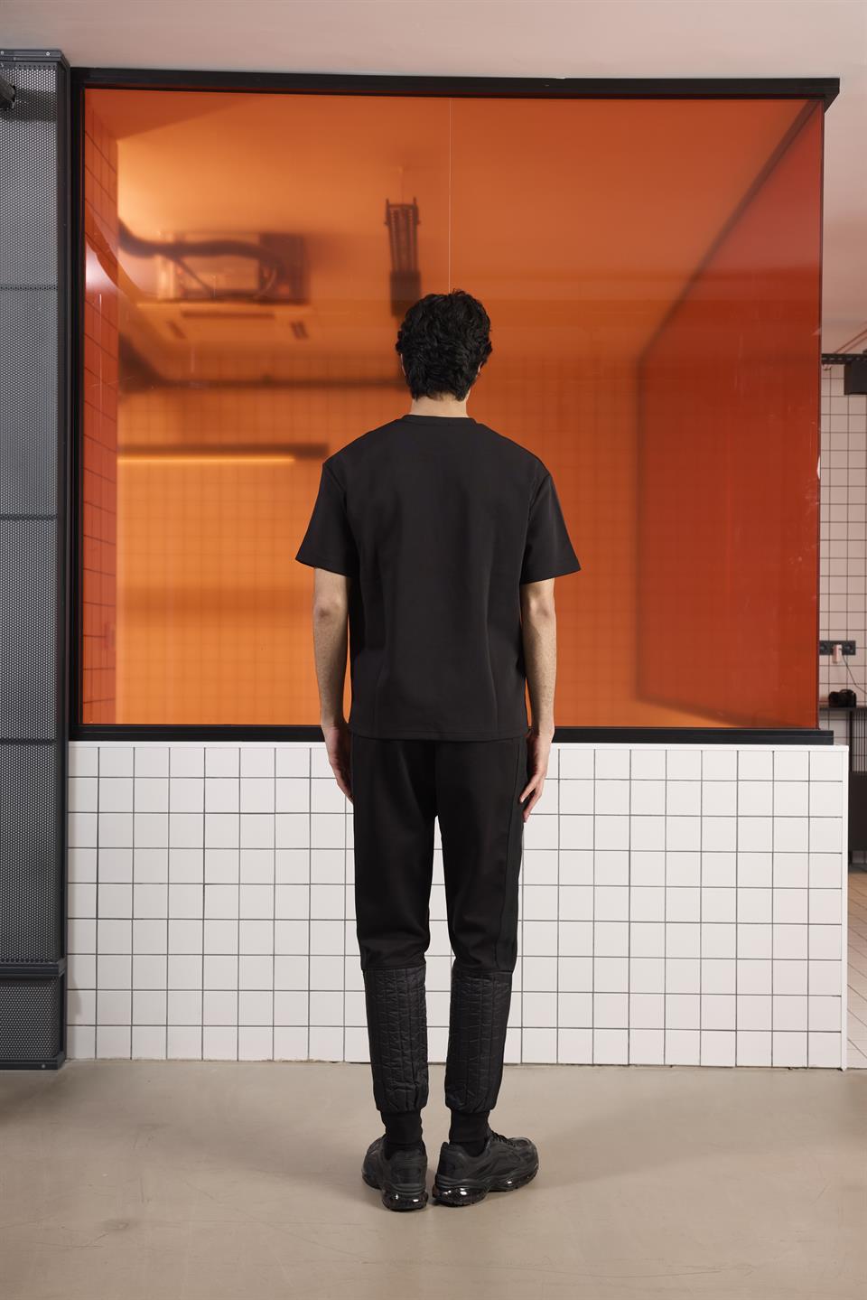 Şerit Detaylı Arka Paça Kapitone Tasarımlı Erkek Eşofman