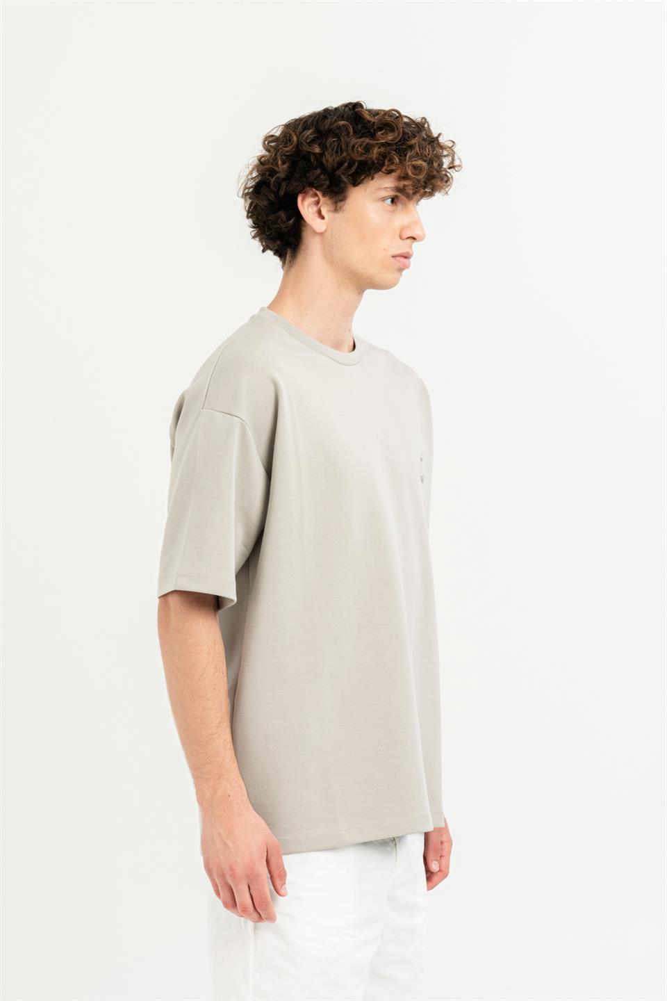 Bisiklet Yaka Göğsü Rivet Detaylı Oversize Erkek T-shirt