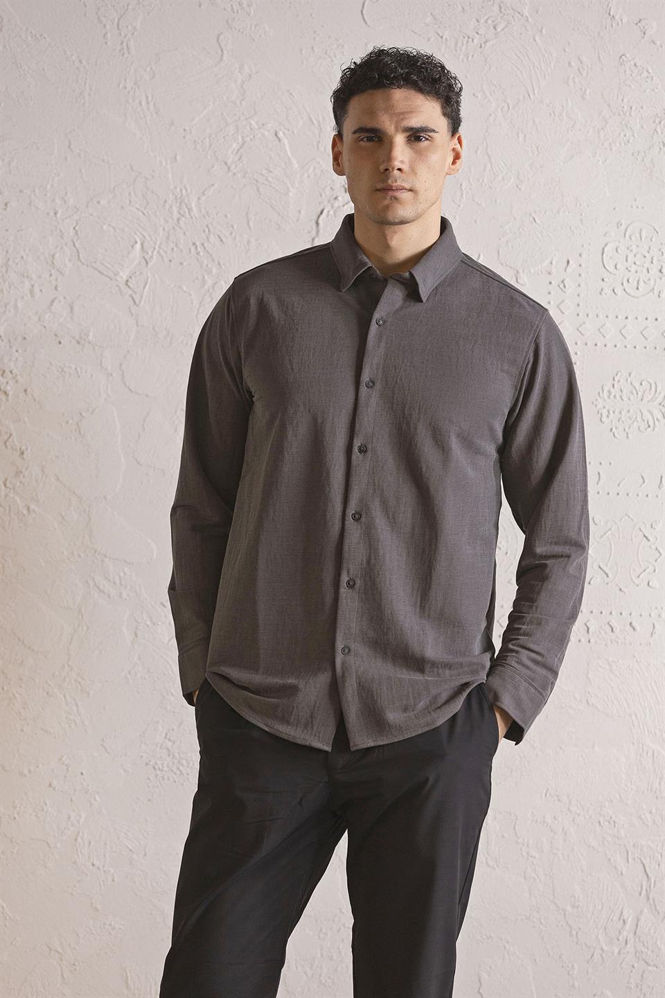 Yakası Alttan Biritli Modal Erkek Gömlek