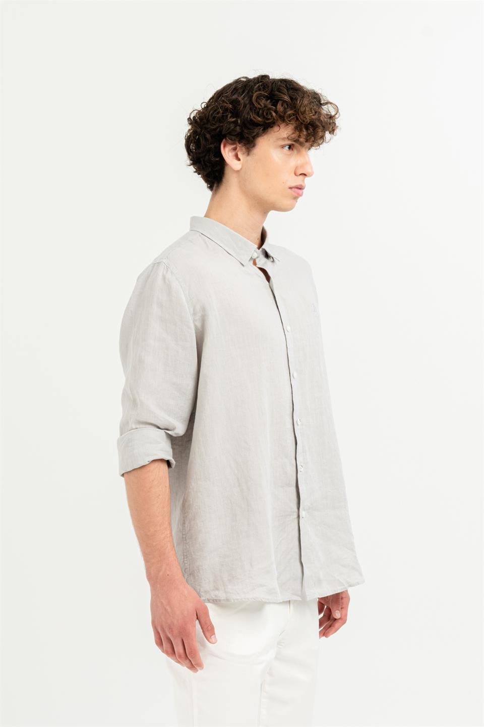 Yakası Alttan Britli Regular Fit %100 Keten Erkek Gömlek