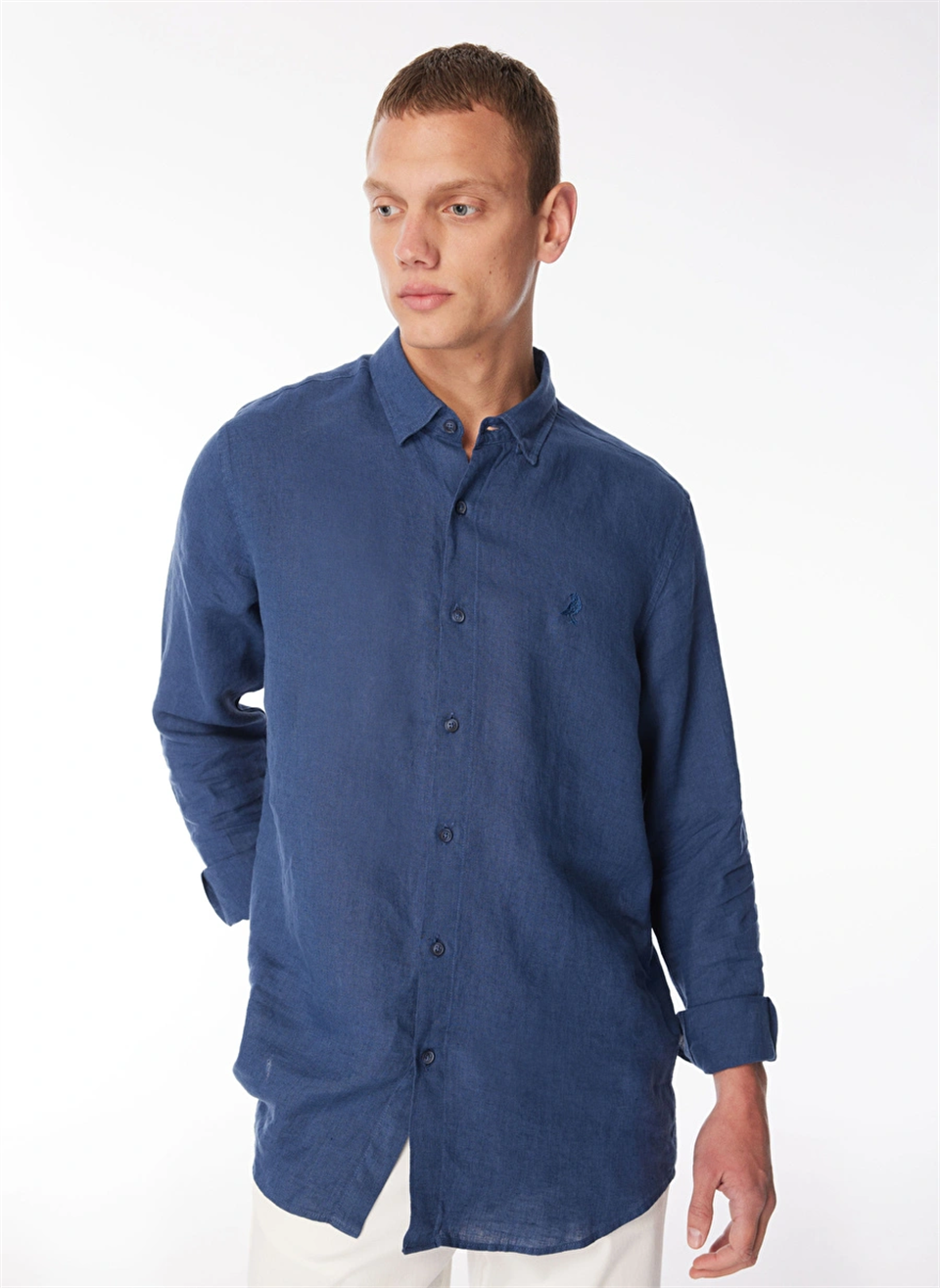 Yakası Alttan Britli Regular Fit %100 Keten Erkek Gömlek