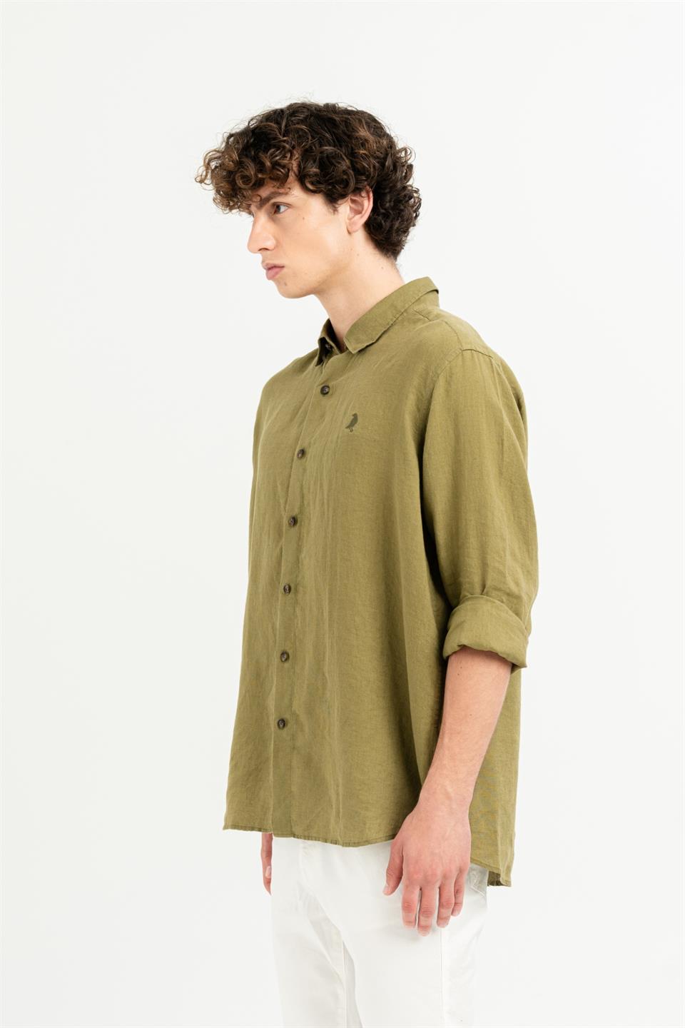 Yakası Alttan Britli Regular Fit %100 Keten Erkek Gömlek