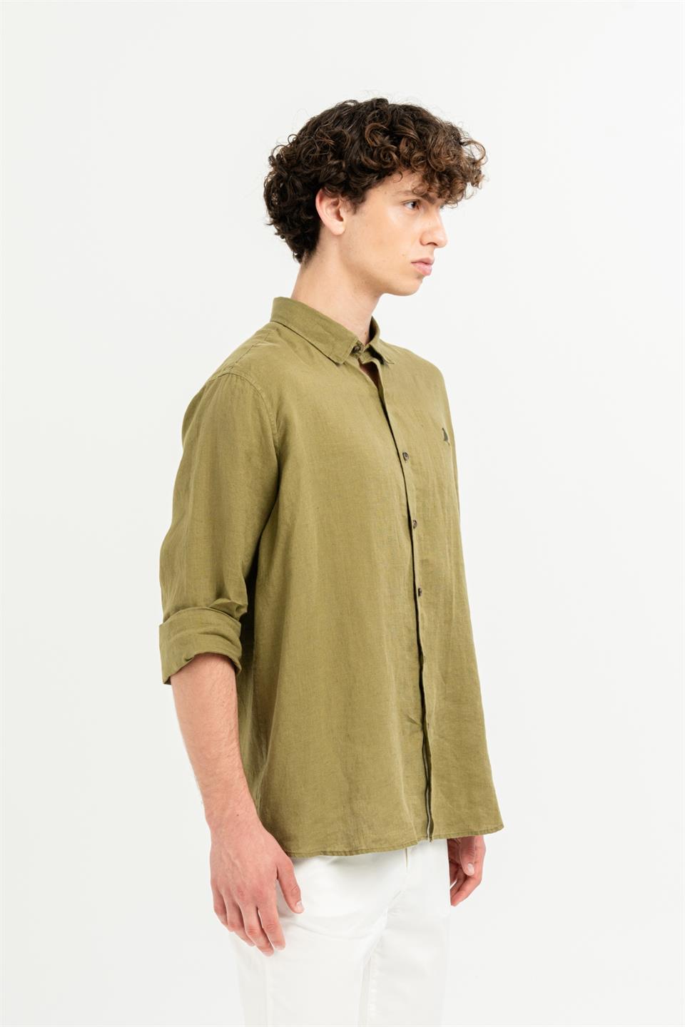Yakası Alttan Britli Regular Fit %100 Keten Erkek Gömlek