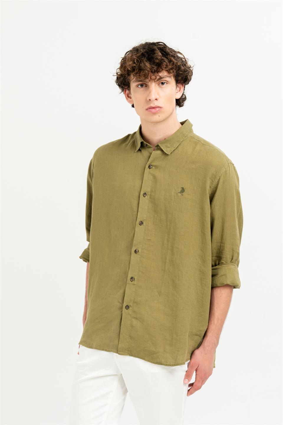 Yakası Alttan Britli Regular Fit %100 Keten Erkek Gömlek