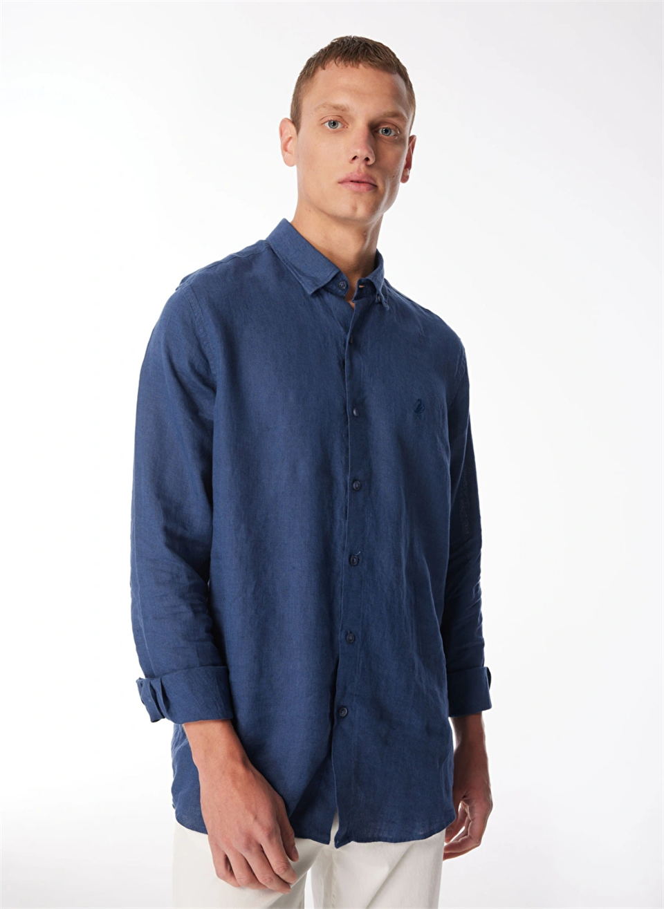 Yakası Alttan Britli Regular Fit %100 Keten Erkek Gömlek