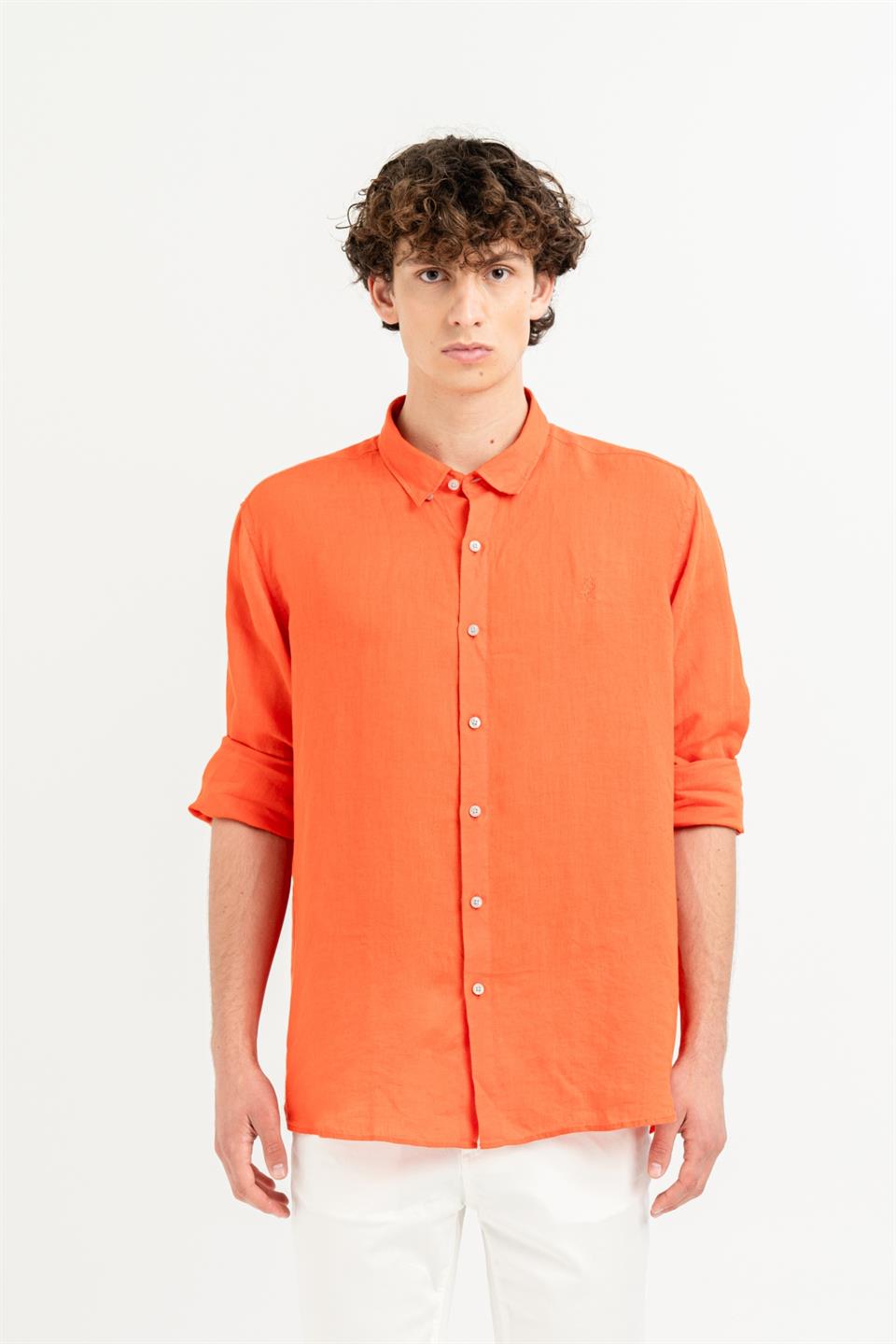 Yakası Alttan Britli Regular Fit %100 Keten Erkek Gömlek