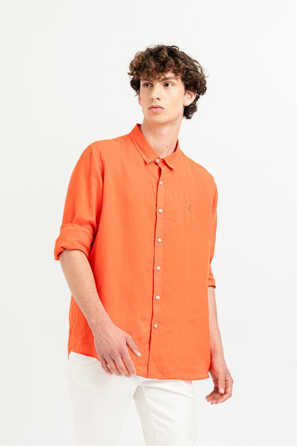 Yakası Alttan Britli Regular Fit %100 Keten Erkek Gömlek