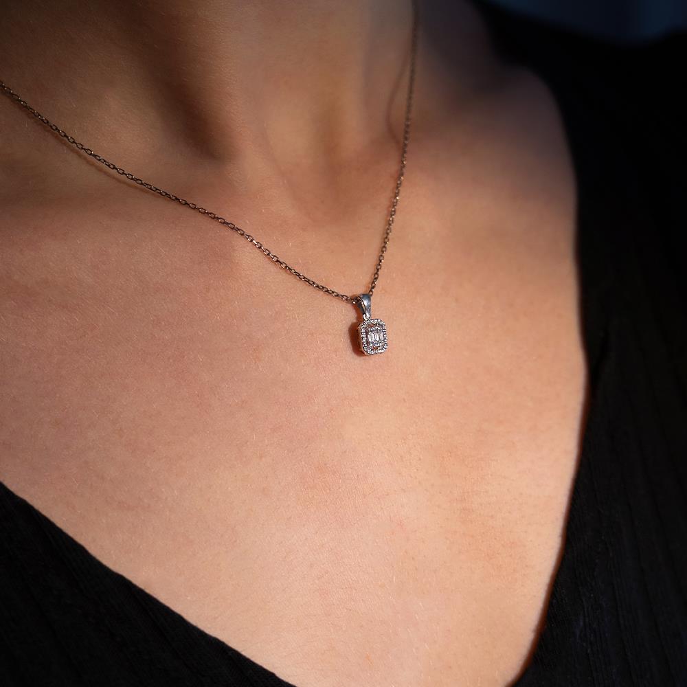 0.19 Karat Baget Pırlanta Kolye