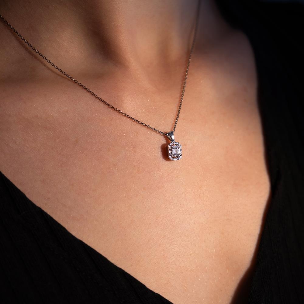 0.25 Karat Baget Pırlanta Kolye