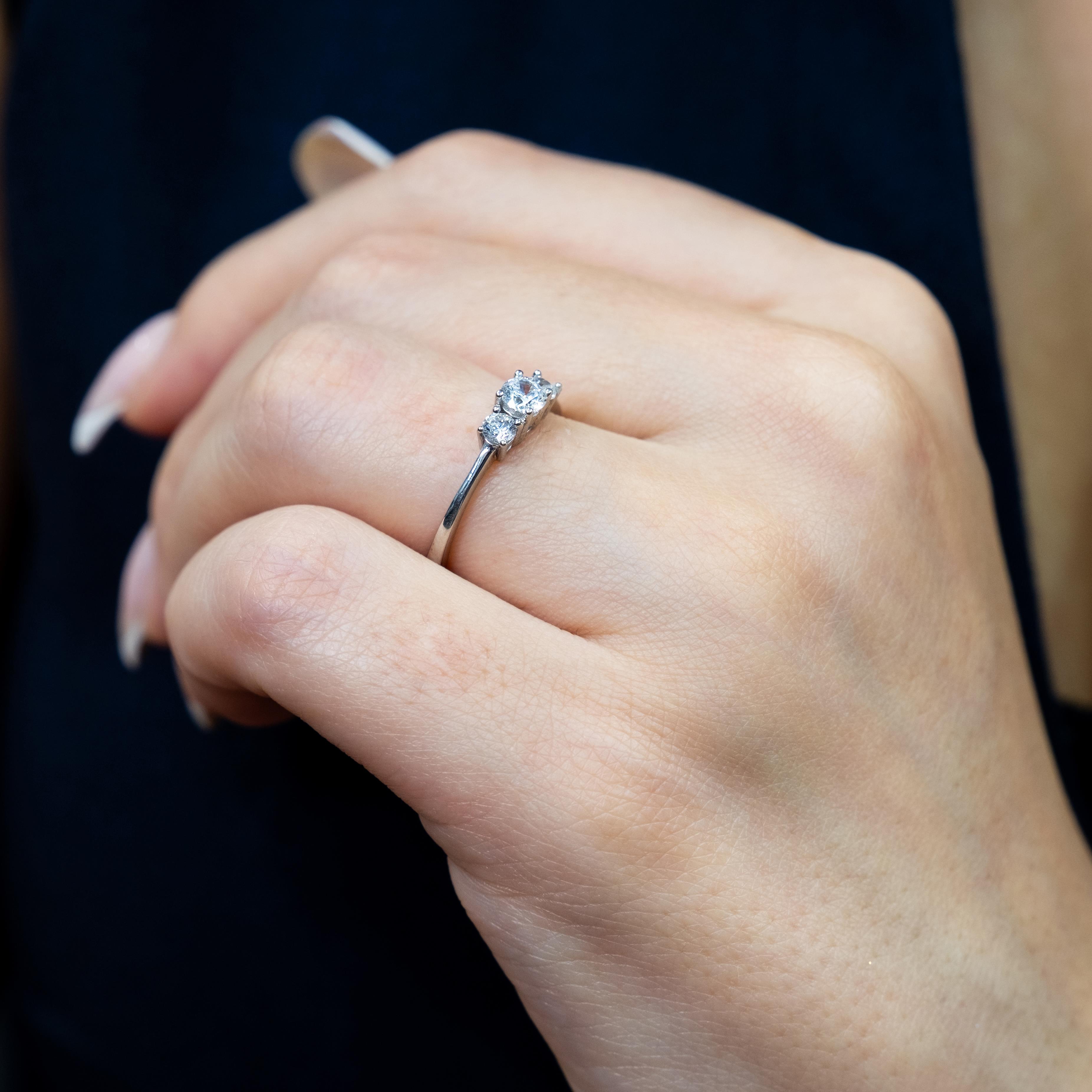 0.45 Karat Pırlanta Tria Yüzük - IDL Sertifikalı - 22002745200