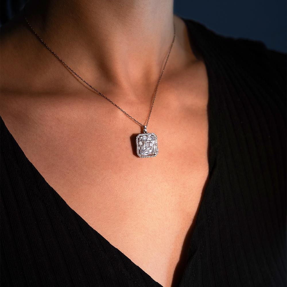 1.26 Karat  Baget Pırlanta Queen  Kolye