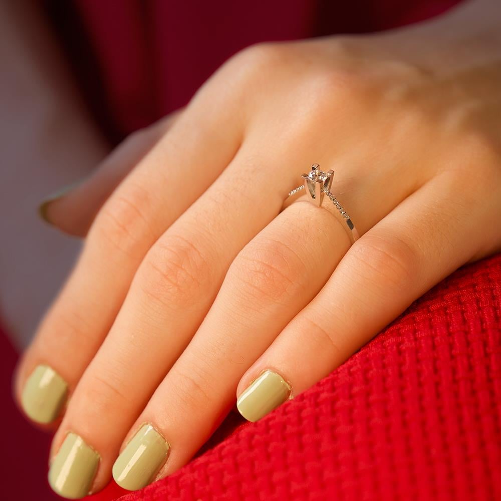 Toplam 0,54 Karat Kolu Taşlı Pırlanta Tektaş Yüzük - HRD Sertifikalı