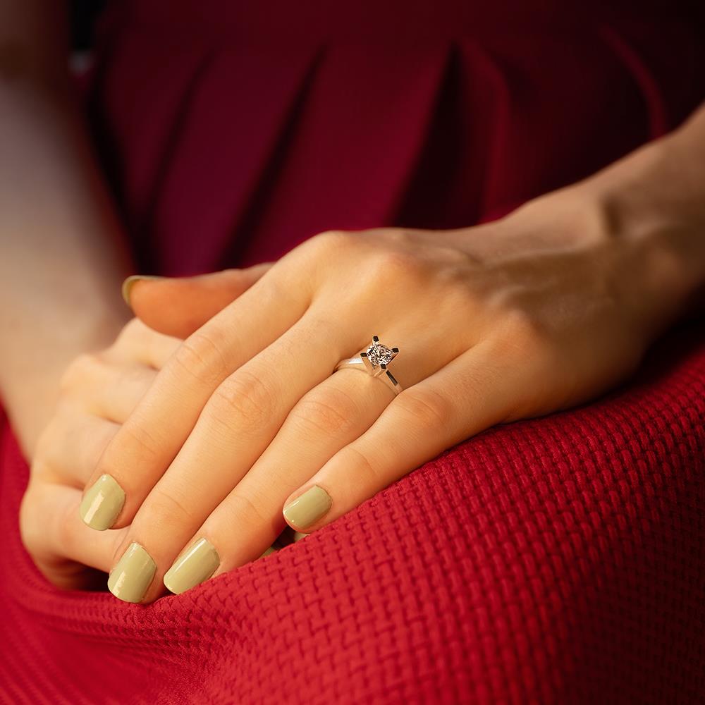 F Renk 0.70 Karat Pırlanta Tektaş Yüzük - HRD Sertifikalı