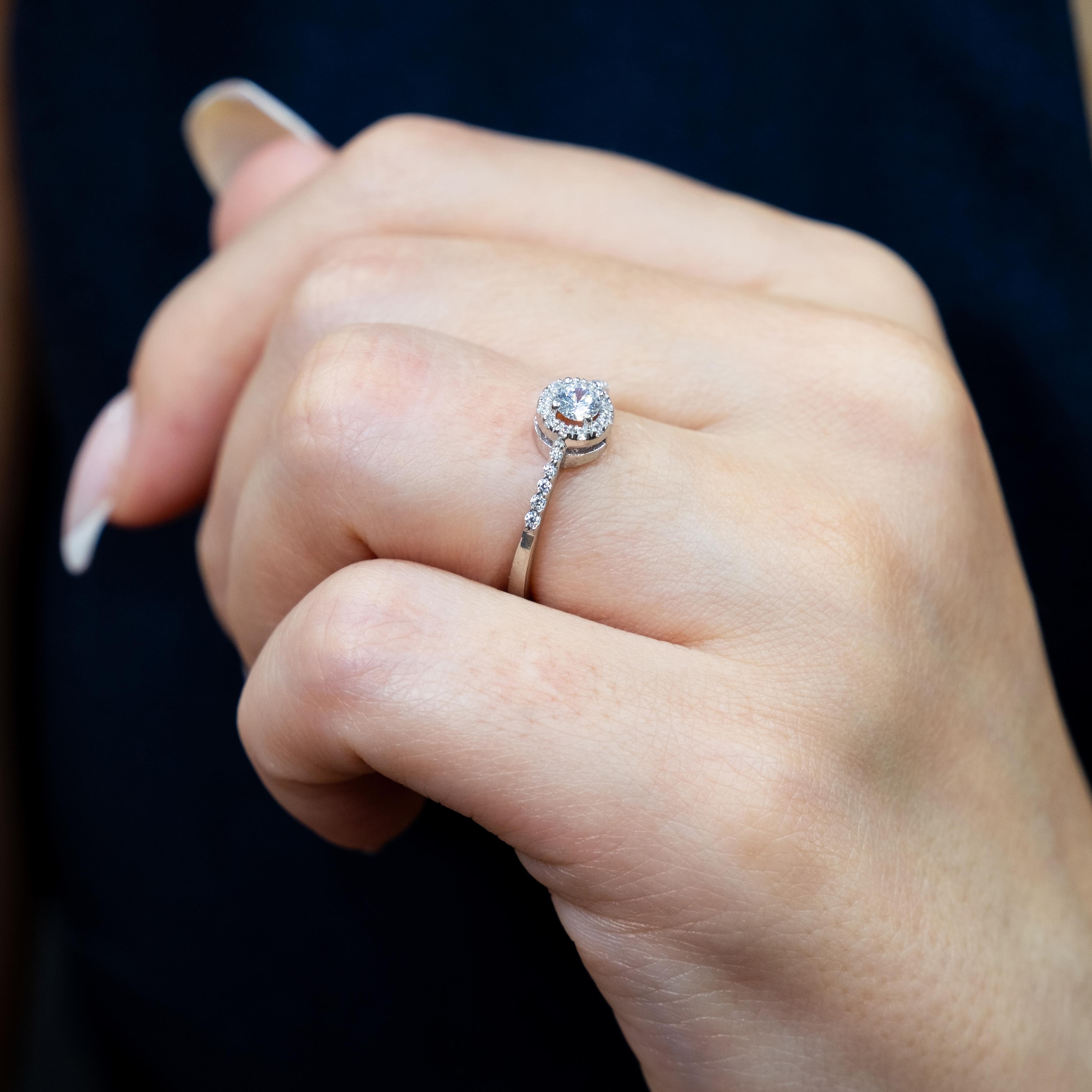 E Renk Toplam 0.36 Karat Pırlanta Tektaş Yüzük - IDL Sertifikalı