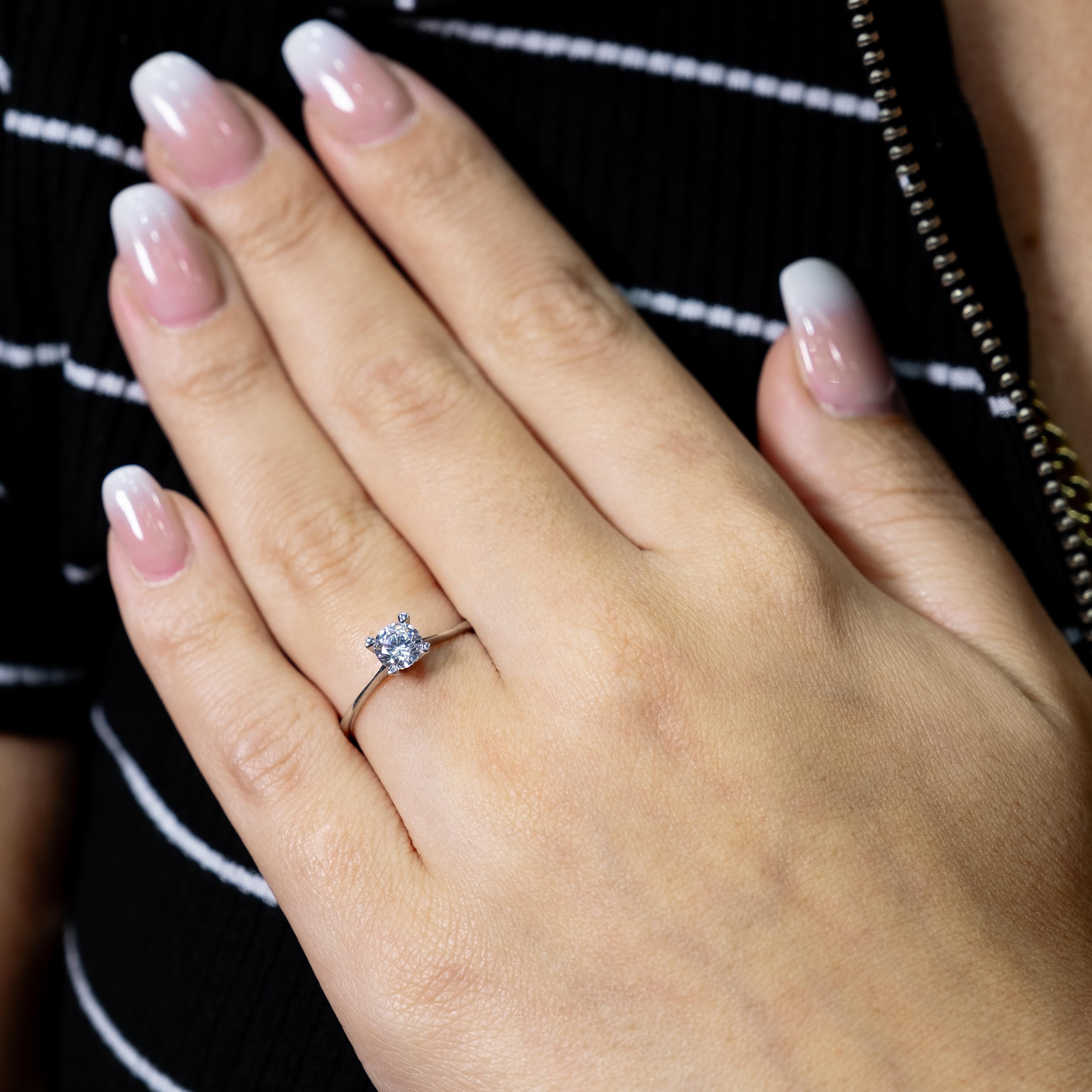 G Renk 0.50 Karat Kalp Tırnak Tektaş Yüzük