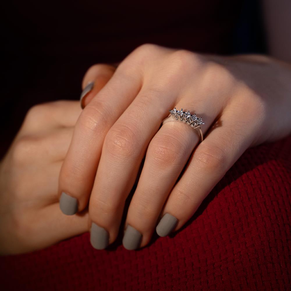 G Renk 0.25 Karat Pırlanta Beştaş Yüzük - IDL Sertifikalı