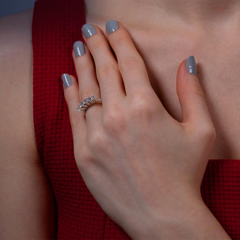 G Renk 0.65 Karat Pırlanta Beştaş Yüzük - IDL Sertifikalı