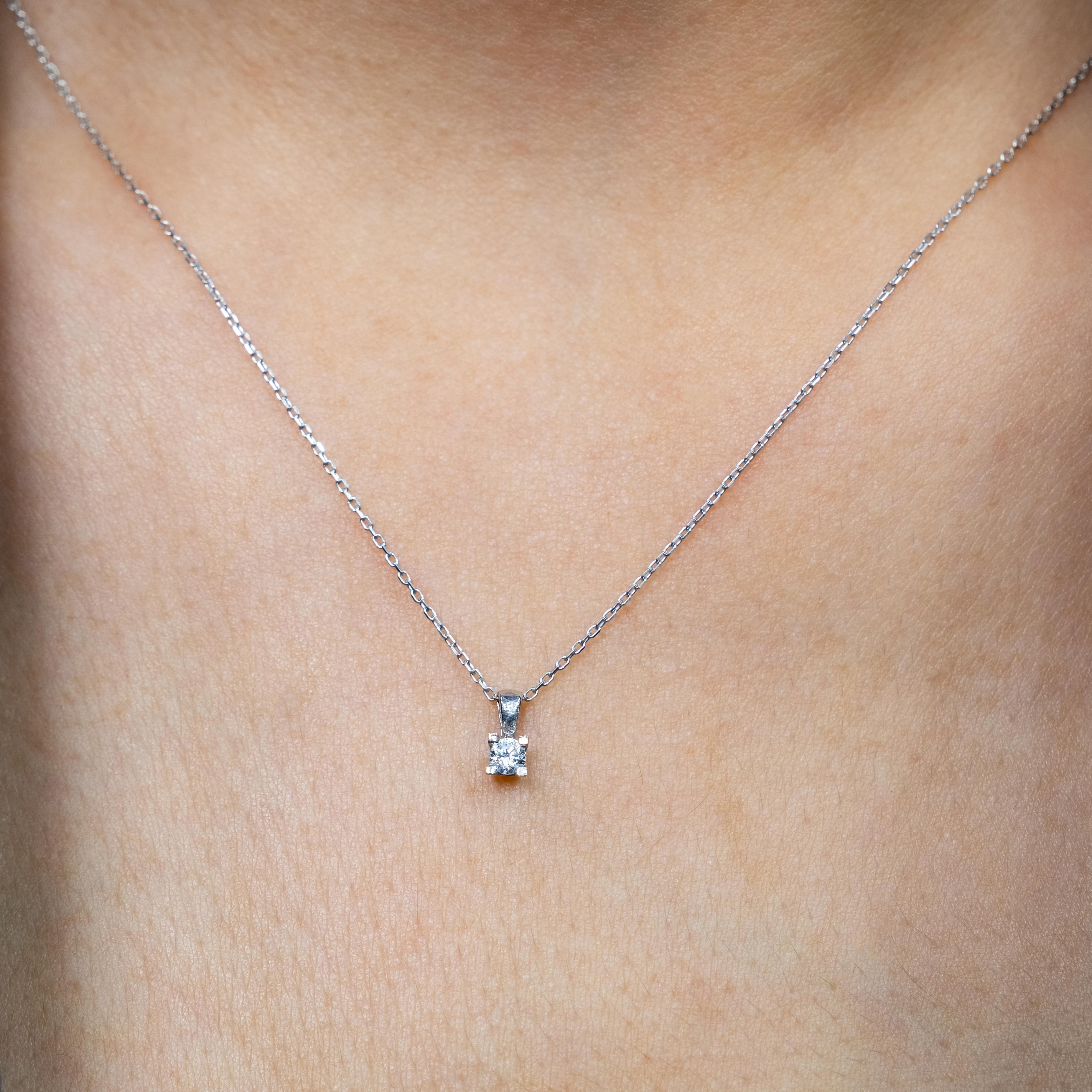 G Renk 0.08 Karat Pırlanta Tektaş Kolye