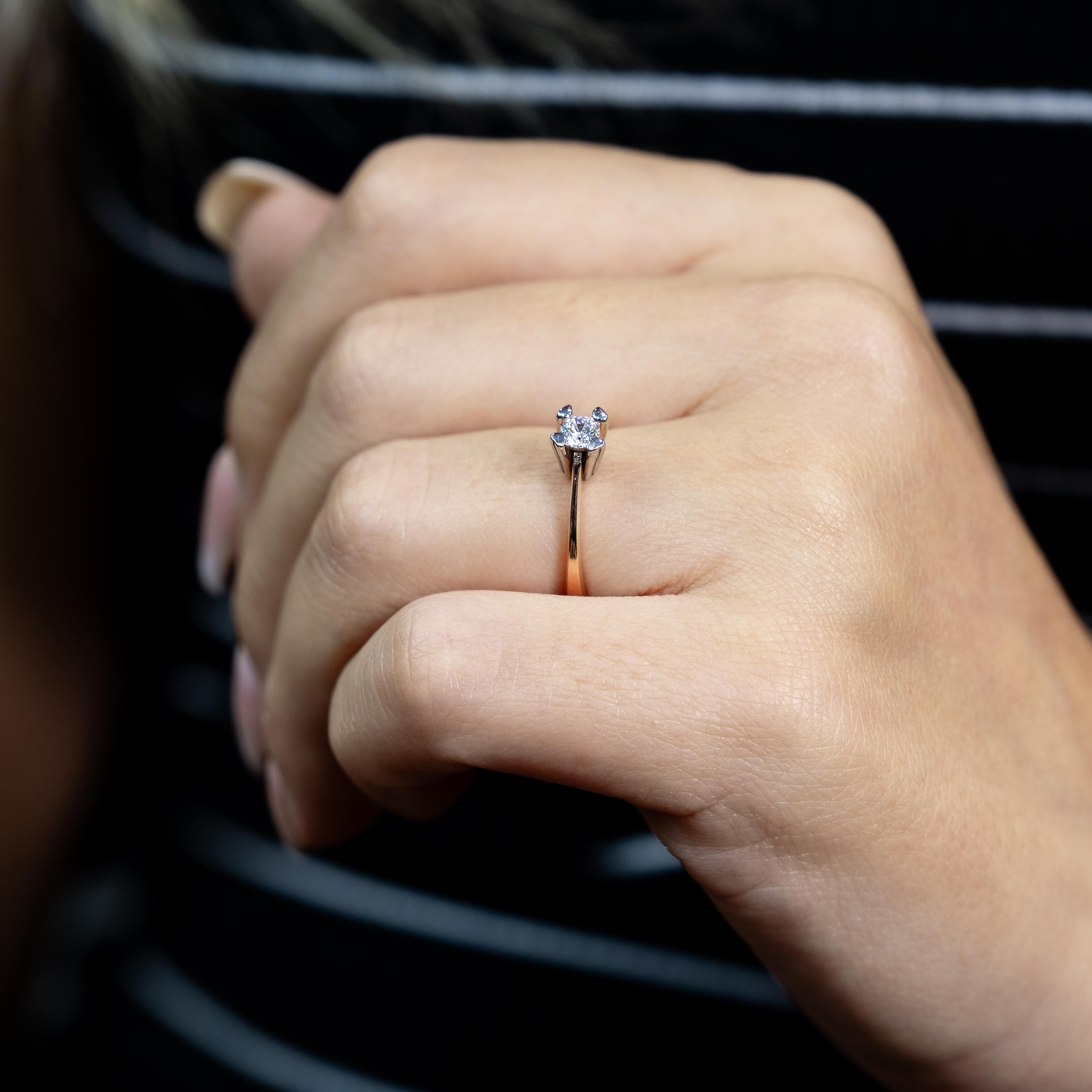 G Renk 0.20 Karat Pırlanta Kalpli Tektaş Yüzük - IDL Sertifikalı