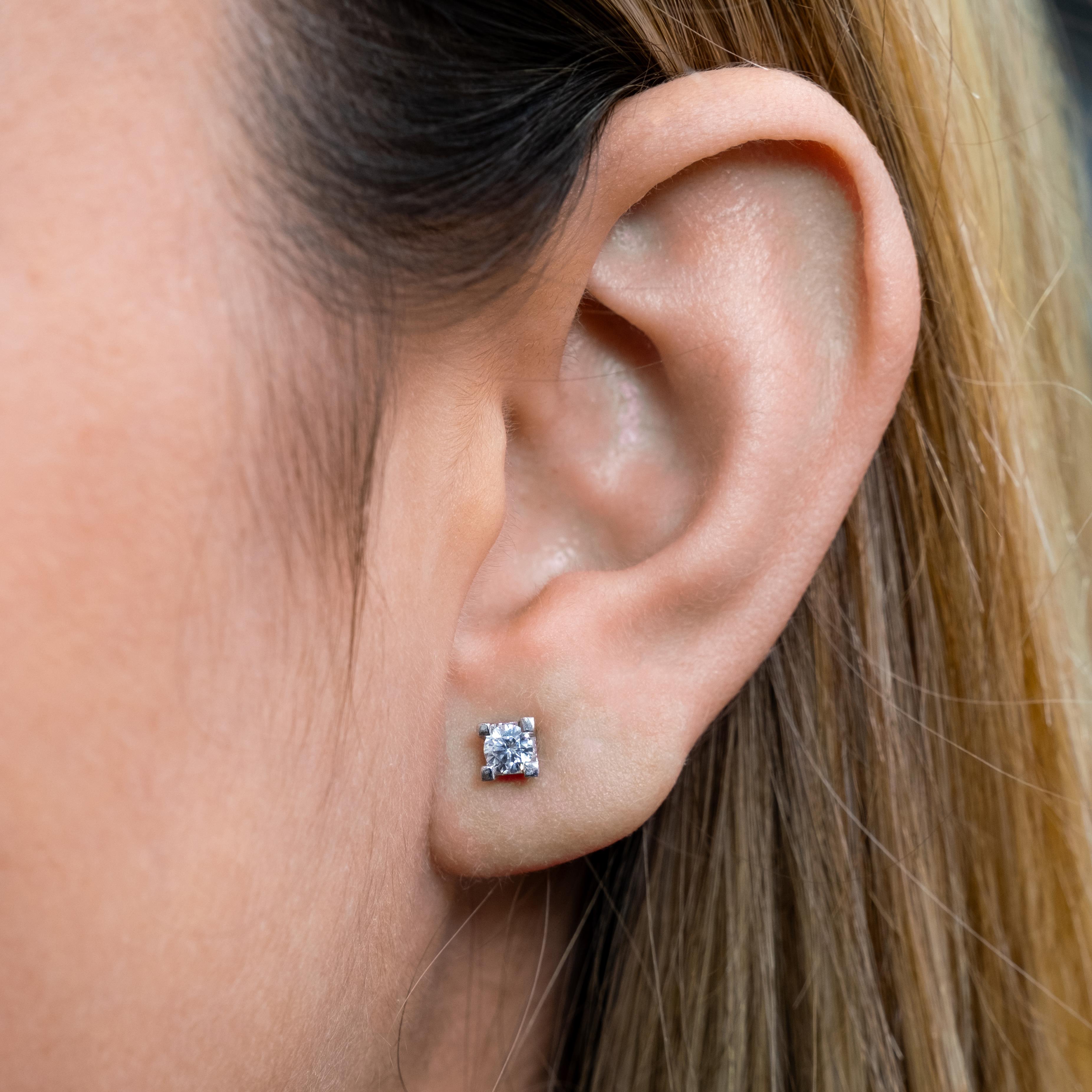 G Renk 0.60 Karat Pırlanta Tektaş Küpe