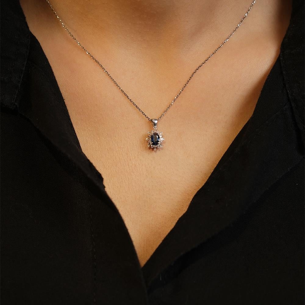 Pırlanta Oval Safir Baget Taşlı Kolye