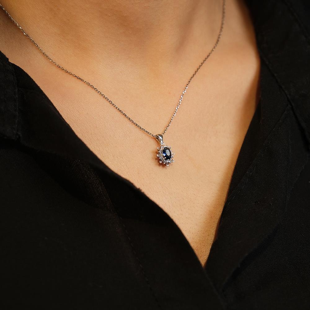 Pırlanta Oval Safir Baget Taşlı Kolye