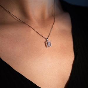 0.29 Karat Baget Pırlanta Kolye