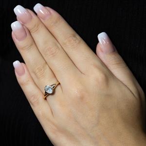 0.70 Karat Oval Pırlanta Lilyum  Yüzük - HRD Sertifikalı