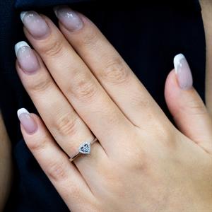 0.15 Karat Kalp Tektaş Yüzük - IDL Sertifikalı