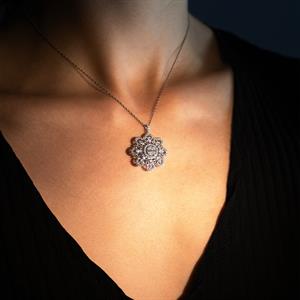 1.68 Karat Baget Pırlanta Fantezi Madalyon Kolye 