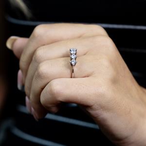 D Renk 0.75  Karat Pırlanta Beştaş Yüzük - IDL Sertifikalı