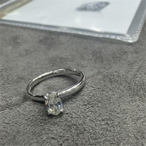 E Renk 0.40 Karat Oval Pırlanta Yüzük - GİA Sertifikalı