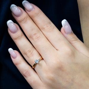 E Renk 0.32 Karat Oval Pırlanta Tektaş Yüzük - GİA Sertifikalı