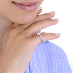 E Renk 0.70 Karat Oval Taç Yüzük