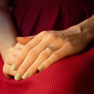 E Renk 0.70 Karat Pırlanta Tektaş Yüzük - HRD Sertifikalı