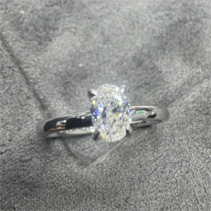 E Renk 0.40 Karat Oval Pırlanta Yüzük - GİA Sertifikalı