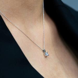 E Renk 0,35 Karat Pırlanta Tektaş Kolye