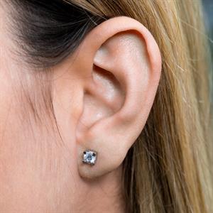 E Renk 0,70 Karat Pırlanta Tektaş Küpe