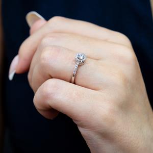 E Renk Toplam 0.36 Karat Pırlanta Tektaş Yüzük - IDL Sertifikalı